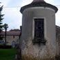 Les Lèves et Thoumeyragues : Pigeonnier au hameau des Gourds.